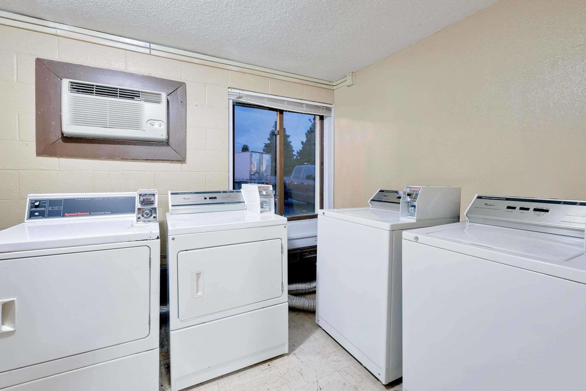 Travelodge By Wyndham Grand Forks Luaran gambar
